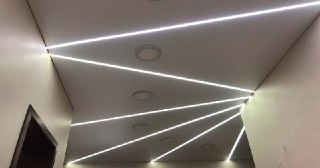Световые линии на натяжном потолке в ноябре